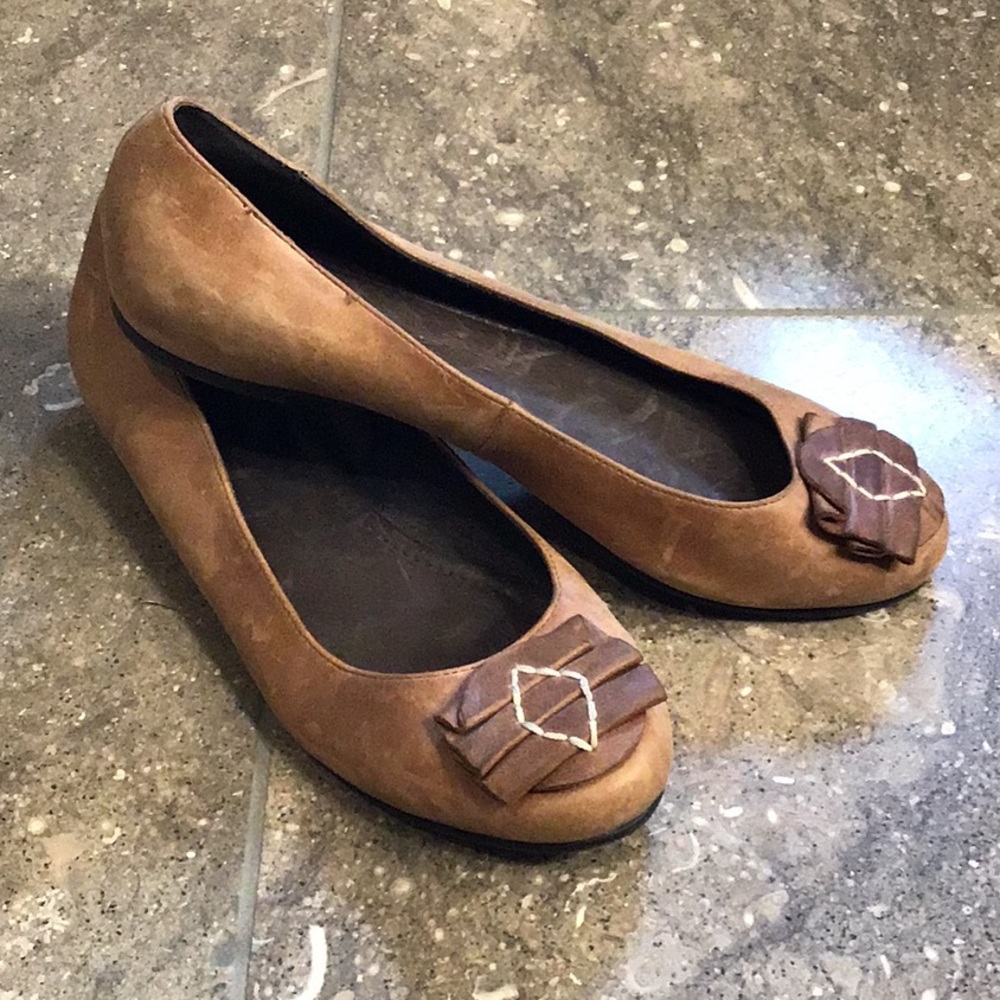 Eddie Bauer tan leather ballet  flats, 8.5